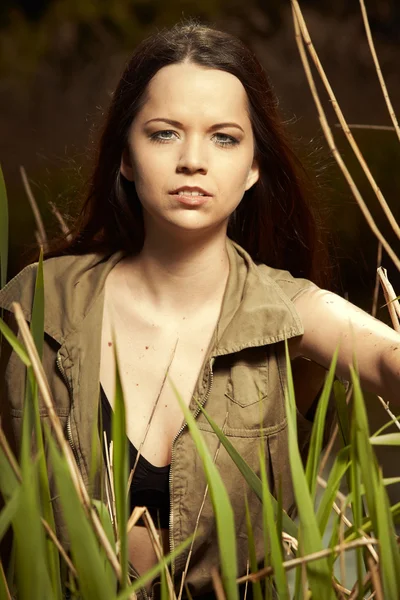 Meisje in reed — Stockfoto