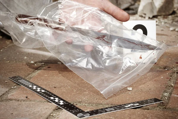 Cuchillo de embalaje para pruebas en la escena del crimen —  Fotos de Stock