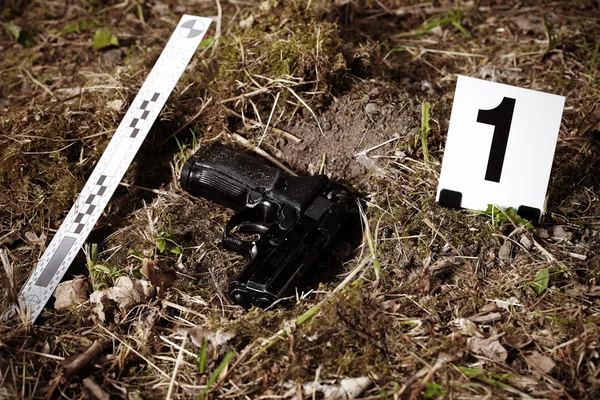 Pistola en la escena del crimen —  Fotos de Stock