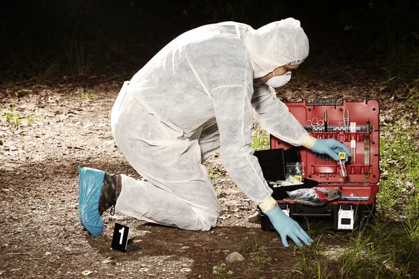 Criminologist and his tools — Stock Photo, Image