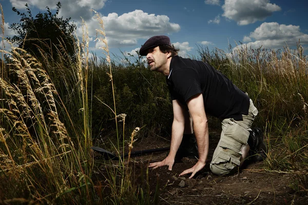 Criminal on hiding place — Stock Photo, Image