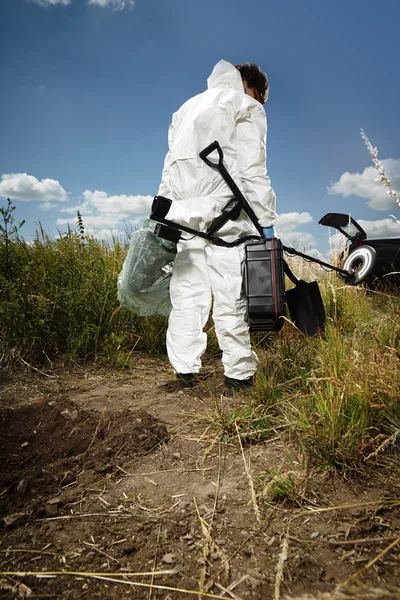 Técnico criminologista deixando lugar — Fotografia de Stock