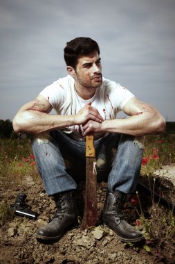 Her tarafı kan güç adam