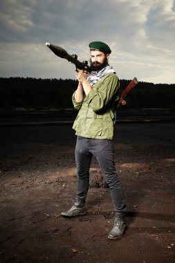 Avcı ile roket laun