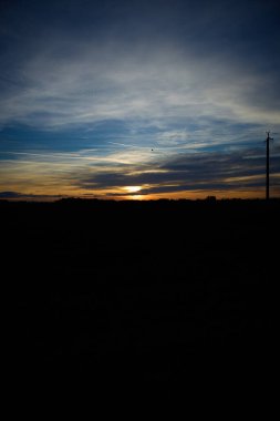 Macaristan, Avrupa 'da, Hortobagy' da güneş batıyor.