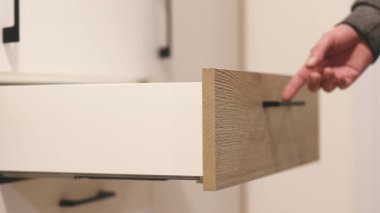 Dairendeki gardıropla ilgili detaylar