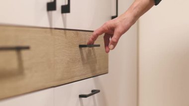 Dairendeki gardıropla ilgili detaylar