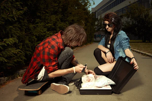 Delivery of drugs on street — Stock Photo, Image