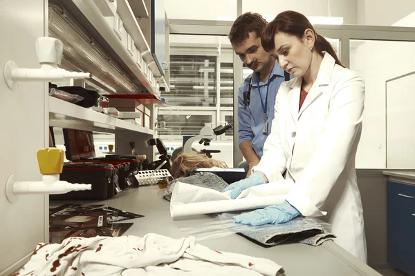 Recogida de microtrazas en laboratorio — Foto de Stock