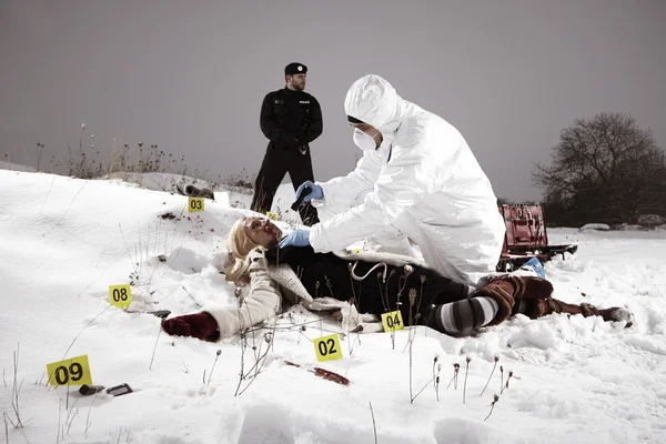 Police technician collecting evidences — Stock Photo, Image