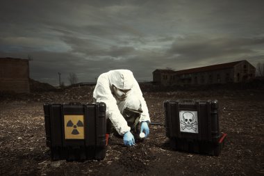 Asker anda tehlikeli alan üzerinde