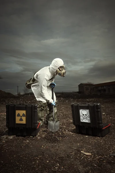 Asker toplama dönüyor tehlikeli toprak örnekleri