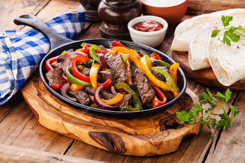 Beef Fajitas with colorful bell peppers — Stock Photo © lisovskaya