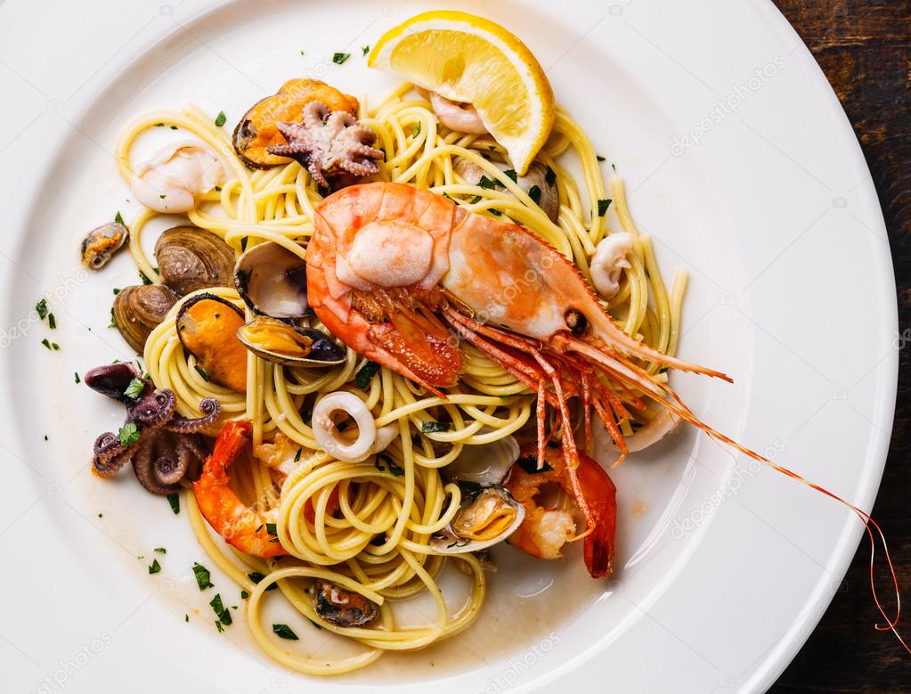 Seafood pasta on plate — Stock Photo © lisovskaya 118479794