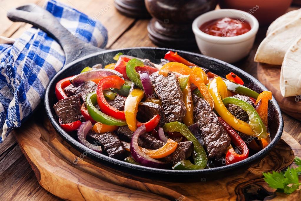 Beef Fajitas with bell peppers — Stock Photo © lisovskaya 58339609