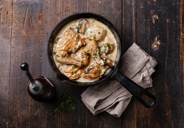 Roasted chicken with creamy garlic sauce — Stock Image Roasted chicken with creamy garlic sauce Stock Photo