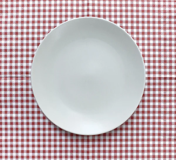 Plate Checkered Tablecloth — Stock Photo, Image