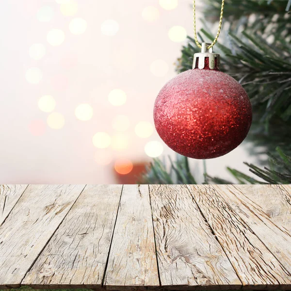Árvore Natal Com Decorações Presente Bola Com Fundo Bokeh Luz — Fotografia de Stock