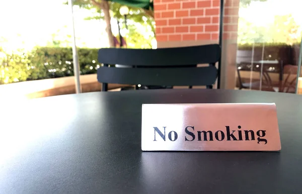 Απαγορεύεται Κάπνισμα Ένα Τραπέζι Ένα Καφέ Εστιατόριο — Φωτογραφία Αρχείου
