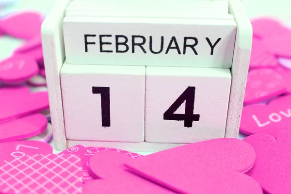 Mostra Calendário Madeira Fevereiro Com Coração Rosa Para Fundo Dia — Fotografia de Stock