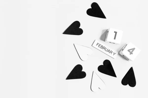 Espectáculo Calendario Madera Del Febrero Con Corazón Blanco Negro Para — Foto de Stock