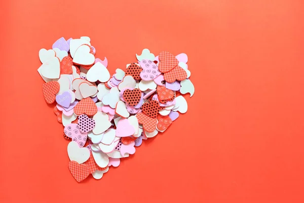 Collage Diferentes Corazones Para Forma Gran Corazón Sobre Fondo Rojo — Foto de Stock