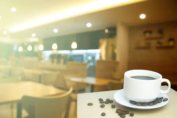 Verschwommener Hintergrund Weiße Tasse Kaffee Und Kunde Restaurant Verschwimmen Hintergrund — Stockfoto