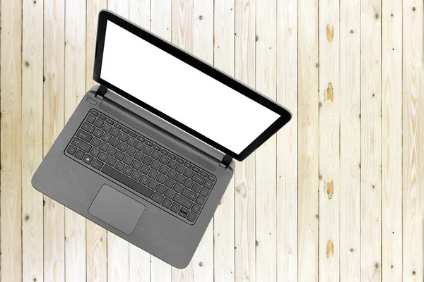 Otwarty Laptop Izolowanym Ekranem Starym Drewnianym Biurku Widok Góry — Zdjęcie stockowe