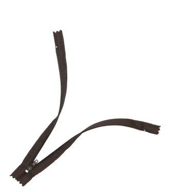 Metal siyah fermuar, beyaz arkaplanda izole edilmiş.