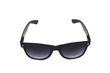 Siyah gözlükler beyaz arkaplanda izole edilmiş