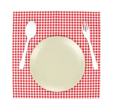 Üst görünüm tabağı ve kaşık, çatal kırmızı masa örtüsü dokusu