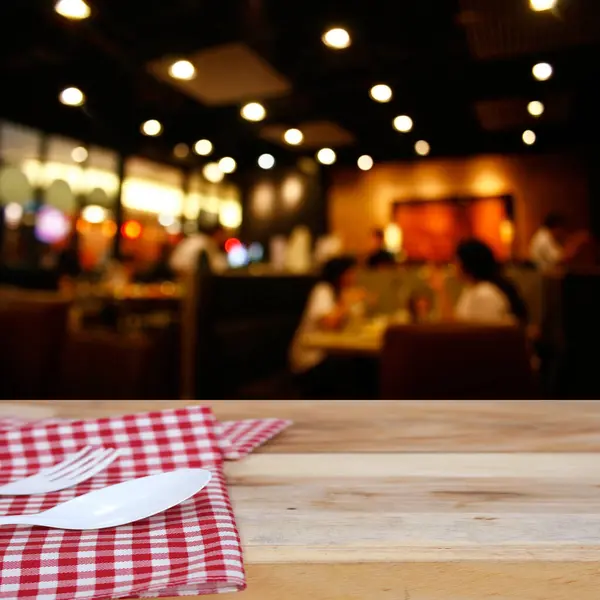 Tafelkleed Klant Bij Restaurant Wazig Achtergrond Met Bokeh Stockfoto