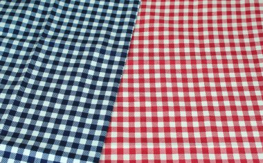 Damalı masa örtüsü kırmızı ve mavi