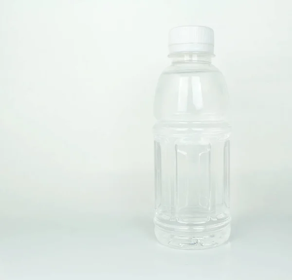 Botella Agua Plástico Sobre Fondo Blanco —  Fotos de Stock
