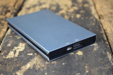 Mobil aygıtları şarj etmek için güç bankası