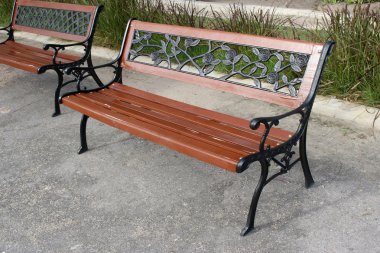 boş ahşap park bankında