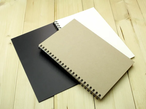 Open notebook op tafel — Stockfoto