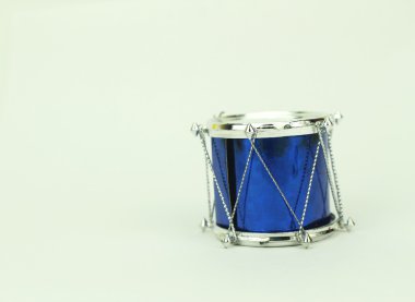 Beyaz arkaplanda Noel süslemesi