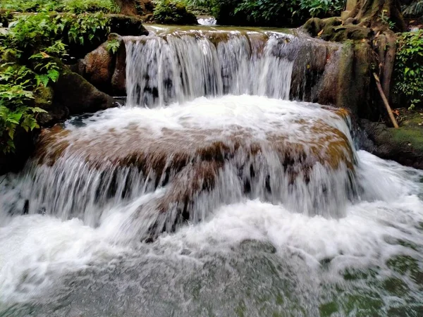 Wasserfall Versteckt Tropischen Dschungel Umgeben Von Einer Natur Krabi Thailand — Stockfoto