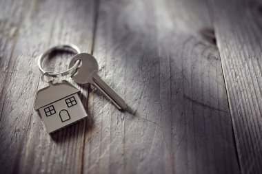 Evin anahtarı üzerinde Anahtarlık