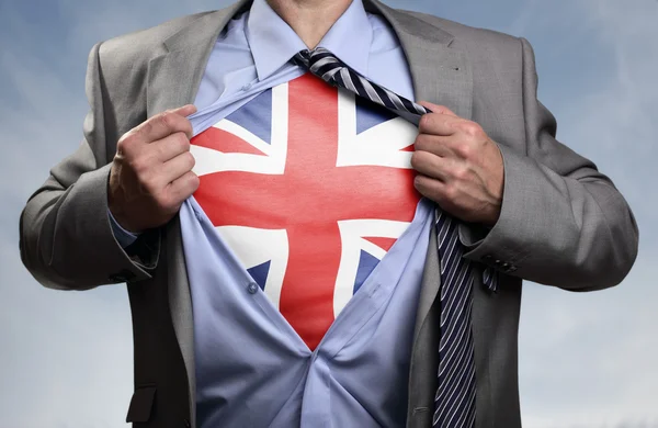 Supereroe uomo d'affari rivelando bandiera britannica — Foto Stock