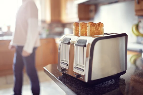 Pan tostado temprano en la mañana — Foto de Stock