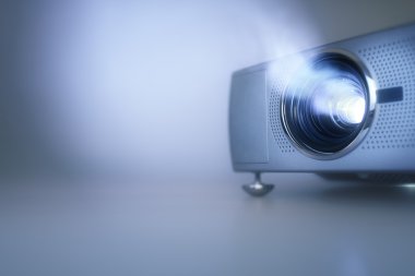 iş toplantısında video projektör 