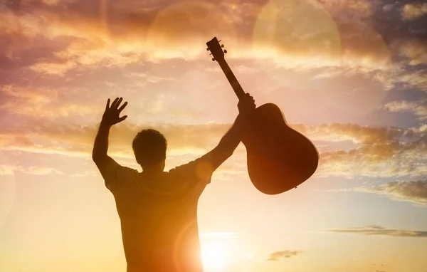 Silhouette Del Chitarrista Musicista Che Tiene Chitarra Contro Concetto Tramonto — Foto Stock