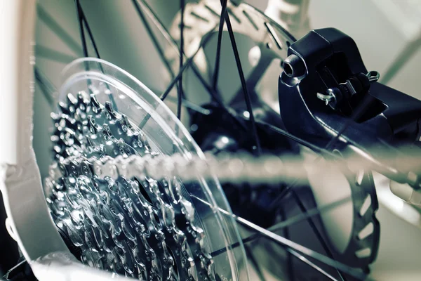 Велосипедні шестерні касета і ланцюг — стокове фото
