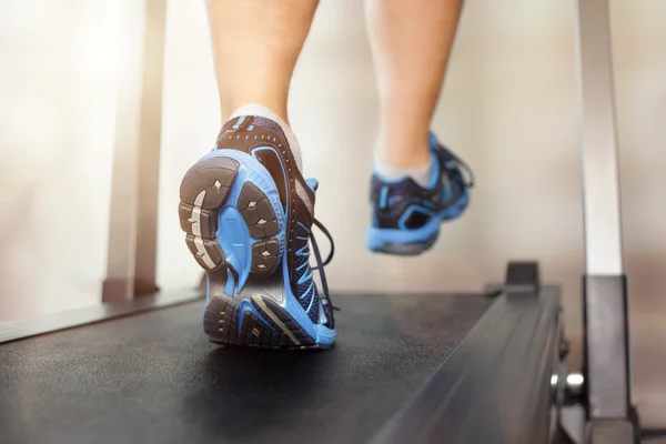 Man running in a gym — Stock Photo, Image