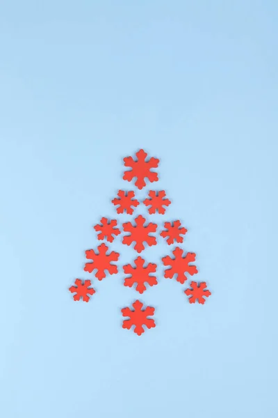 Alternative Christmas Tree Made Red Wooden Snowflakes Decoration Light Blue - Stock-foto