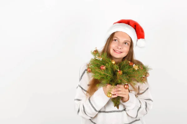 Menina Sorridente Adorável Com Chapéu Vermelho Papai Noel Vestindo Pulôver — Fotografia de Stock