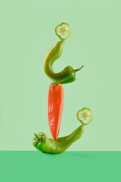 Verdure Verdi Fresche Peperoni Equilibrio Alimentare Sfondo Geometrico Verde Pepe — Foto Stock