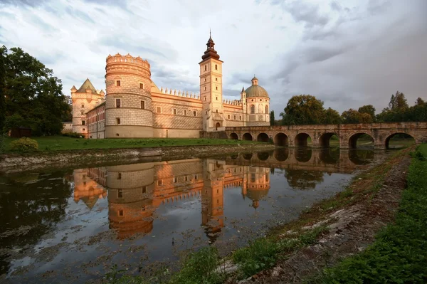 Castelo em Krasiczyn Fotos De Bancos De Imagens